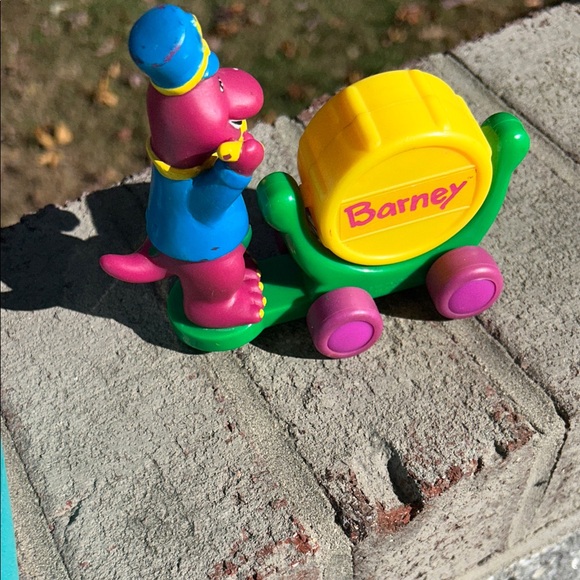 Barney & Baby Bop Lunch Box with Thermos & Action Figure Playset All included 🚒 - Picture 5 of 8